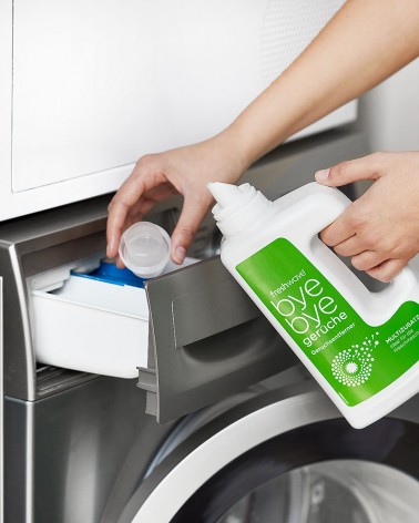 Añade el aditivo a la lavadora y neutraliza los olores de la ropa