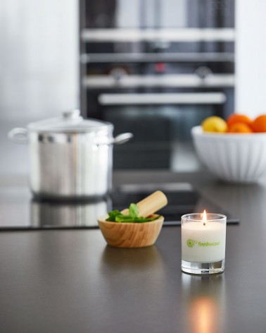 Neutraliza los olores de la coicina y los alimentos con la vela neutralizadora de olores freshwave