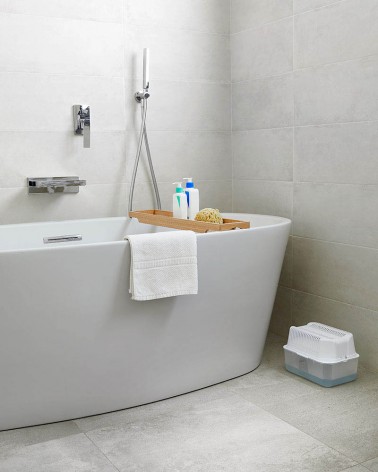 Coloca tu aparato antihumedad en el baño y deja que actúe contra la humedad por condensación