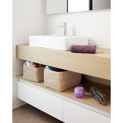 Ayuda a regular el grado de humedad ambiental en espacios pequeños mientras perfuma el ambiente.