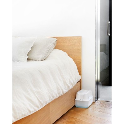 Este dispositivo cuenta con clips de seguridad y un diseño de bandeja de gran capacidad que evita que el líquido se desborde.