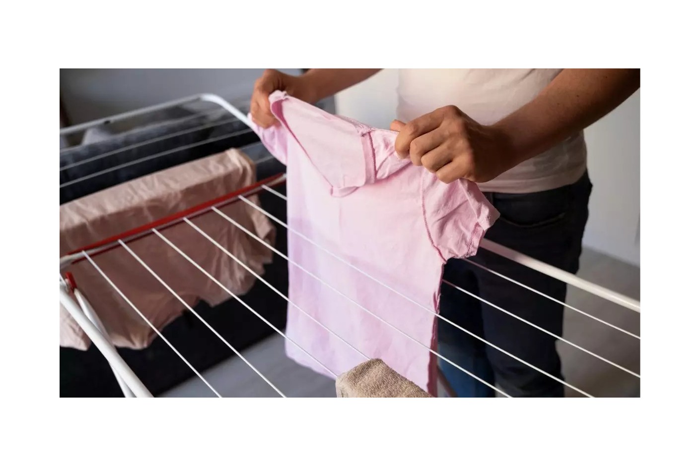 ¿Es bueno tender la ropa dentro de casa?
