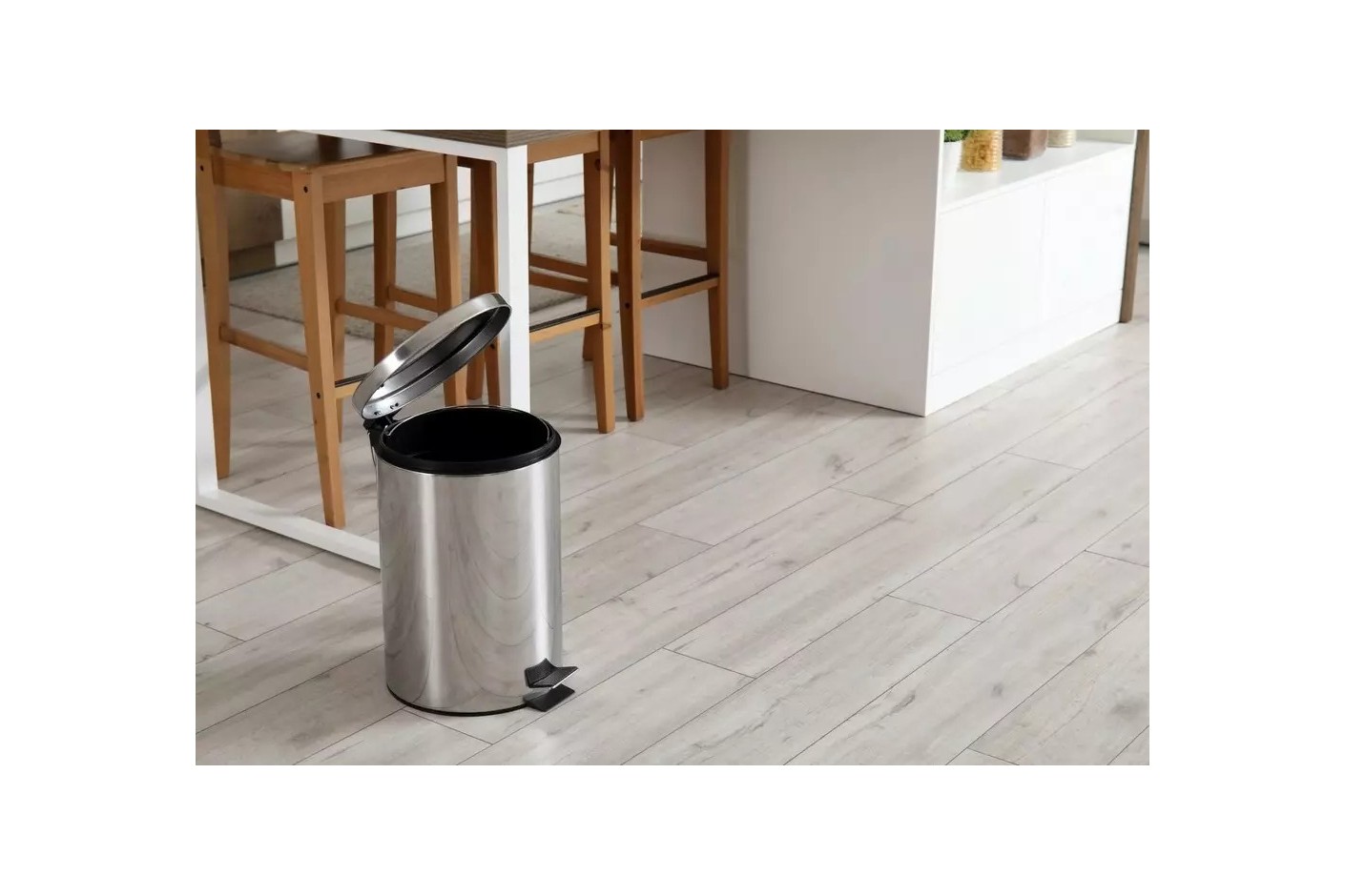 Cómo quitar el mal olor de la papelera del baño