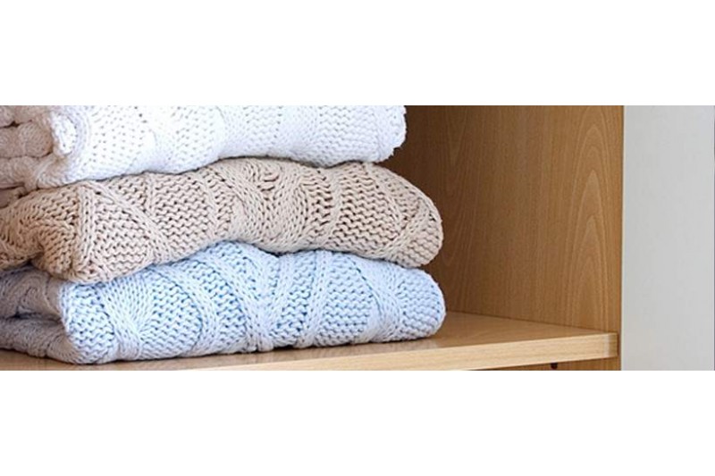 Cambio de armario: elimina las manchas de moho y las humedades.